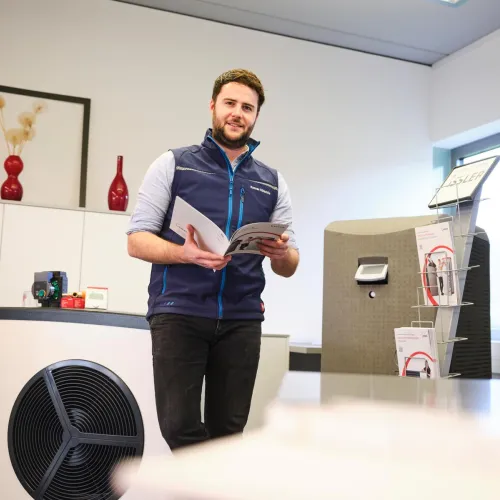 Bild von Hannes Rütschlin bei den Wärmepumpen in Grenzach