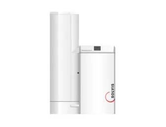 Eine moderne Heizungsanlage mit zwei weißen, schlanken Modulen, die nebeneinander stehen. 